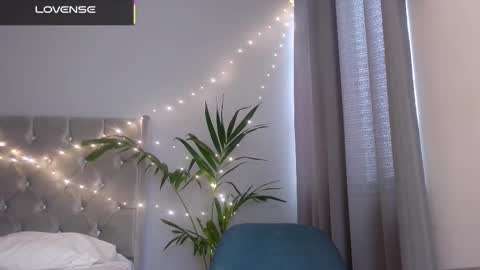   Mini Mila Kunis ft Ashton Katchero. Follow me to stay in touch  online show from November 27, 2025, 7:16 pm