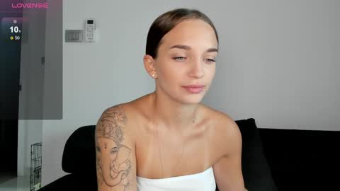 Snapshot of minimaia chatting on December 13, 2024, 3:16 am Maya online show from December 13, 2024, 3:16 am