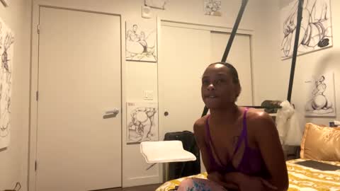 Snapshot of minniehunney chatting on January 13, 2025, 10:36 am minniehunney online show from January 13, 2025, 10:36 am