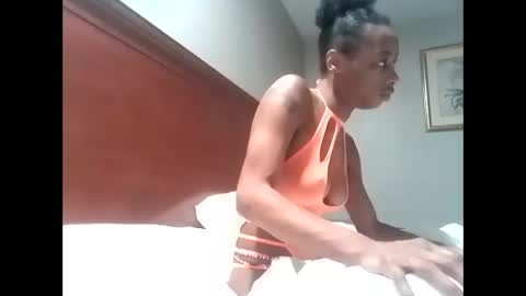 Snapshot of minniehunney chatting on January 24, 2025, 10:11 am minniehunney online show from January 24, 2025, 10:11 am