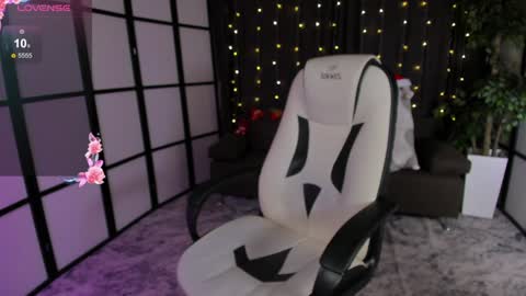 Snapshot of mintrose chatting on December 28, 2024, 2:33 am Rosie online show from December 28, 2024, 2:33 am