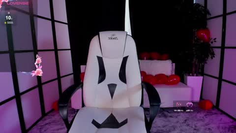 Snapshot of mintrose chatting on February 15, 2025, 5:41 am Rosie online show from February 15, 2025, 5:41 am