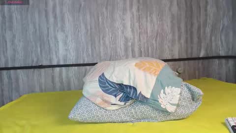 mira_one_ online show from December 1, 2025, 11:26 am