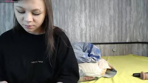 mira_one_ online show from April 3, 2026, 11:08 am