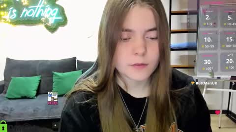 miraa_bloom online show from December 14, 2025, 2:33 pm