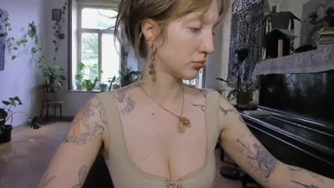 Snapshot of miranda2_0 chatting on May 25, 2026, 8:20 am miranda2_0 online show from May 25, 2026, 8:20 am
