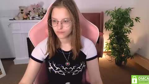 Snapshot of miranda__low chatting on July 17, 2026, 5:47 am Miranda online show from July 17, 2026, 5:47 am