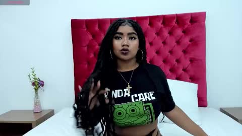 Snapshot of mirandaturbay chatting on November 11, 2025, 2:33 am M T online show from November 11, 2025, 2:33 am