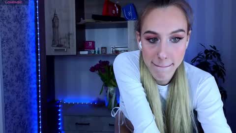 Snapshot of miraraid chatting on March 10, 2025, 5:54 am miraraid online show from March 10, 2025, 5:54 am