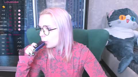 Snapshot of miray_kuriyama chatting on January 12, 2025, 5:54 pm Kira online show from January 12, 2025, 5:54 pm