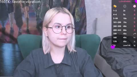 Snapshot of miray_kuriyama chatting on February 24, 2025, 12:52 am Kira online show from February 24, 2025, 12:52 am