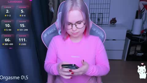 Kira online show from April 19, 2026, 6:21 pm