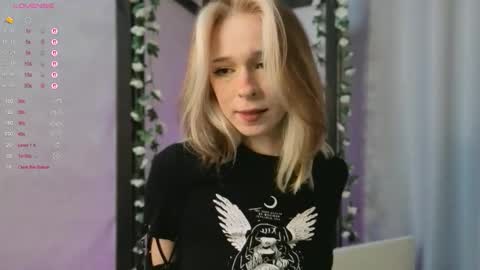 misekiii online show from October 24, 2025, 7:54 pm