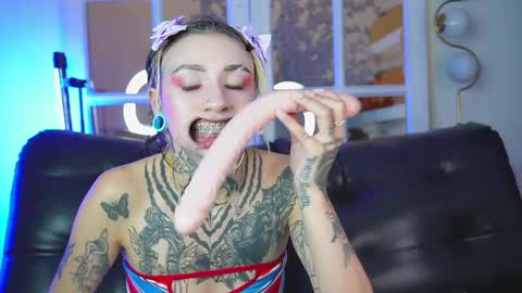 Snapshot of miss___angel chatting on April 1, 2026, 1:41 pm miss___angel online show from April 1, 2026, 1:41 pm