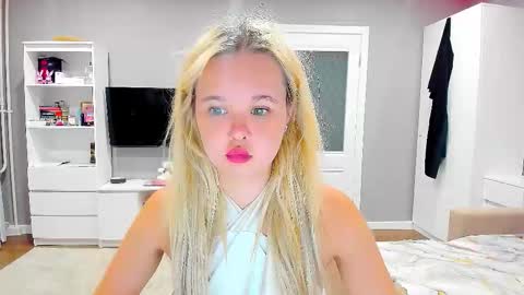 Snapshot of miss__selena chatting on September 11, 2025, 5:46 pm miss__selena online show from September 11, 2025, 5:46 pm