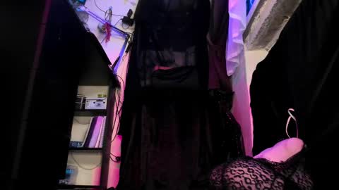 Snapshot of miss_asmodeus chatting on February 13, 2025, 9:17 pm missAsmodeus online show from February 13, 2025, 9:17 pm