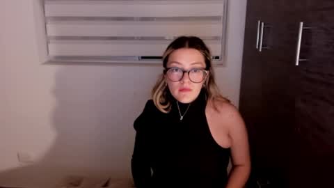 Snapshot of miss_ema1 chatting on February 20, 2025, 11:32 pm Ema online show from February 20, 2025, 11:32 pm