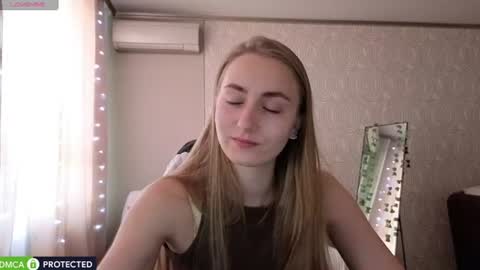 Snapshot of miss_emily19 chatting on July 10, 2026, 1:21 am Emily online show from July 10, 2026, 1:21 am