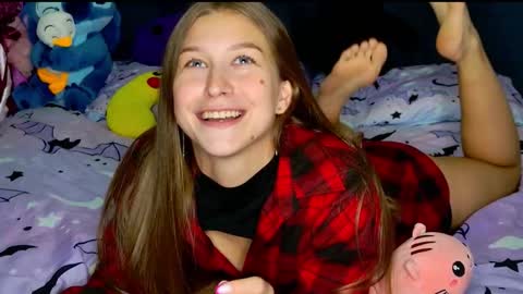 Snapshot of miss_emily_miller chatting on November 11, 2025, 4:18 pm Emily online show from November 11, 2025, 4:18 pm