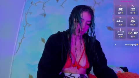 miss_evans_ online show from November 19, 2025, 8:03 am