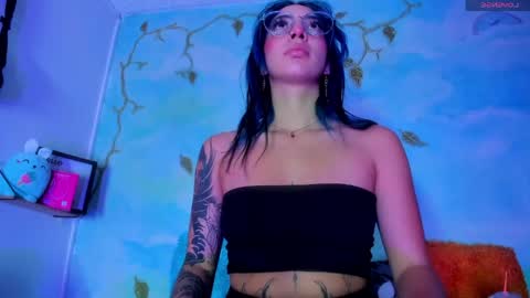 miss_evans_ online show from April 21, 2026, 1:07 am