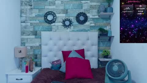 miss_evans_ online show from May 12, 2026, 1:52 pm