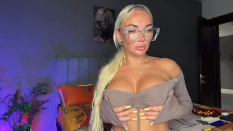 Jess online show from June 19, 2026, 6:34 pm