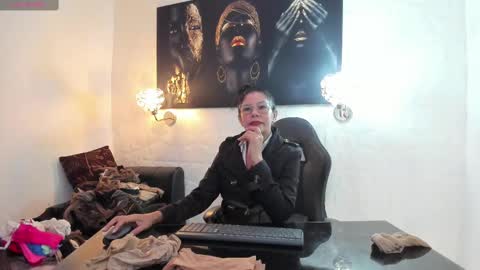 lucero online show from November 9, 2025, 2:21 am