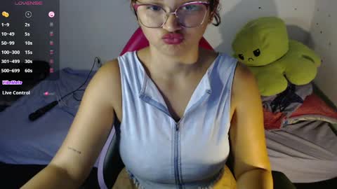 ly independent model online show from May 17, 2026, 9:33 pm