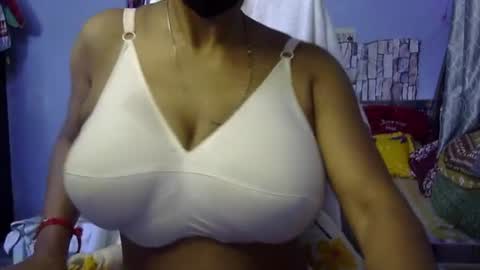 Snapshot of miss_mahi69 chatting on July 21, 2026, 4:26 am Mahi online show from July 21, 2026, 4:26 am