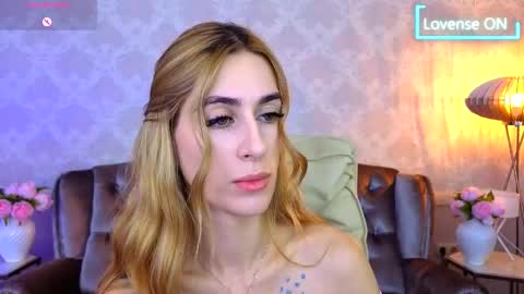 Snapshot of miss_martini chatting on October 23, 2025, 6:45 am online show from October 23, 2025, 6:45 am