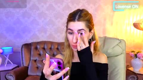 Snapshot of miss_martini chatting on November 1, 2025, 6:37 am online show from November 1, 2025, 6:37 am