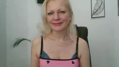 miss_natalix online show from October 26, 2025, 9:15 am
