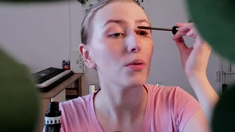 Anneli online show from April 7, 2026, 9:10 am