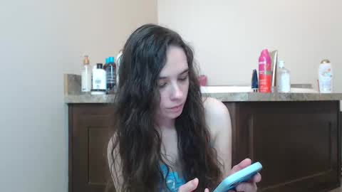 Snapshot of miss_sunshine01 chatting on January 19, 2025, 10:49 pm Bella online show from January 19, 2025, 10:49 pm