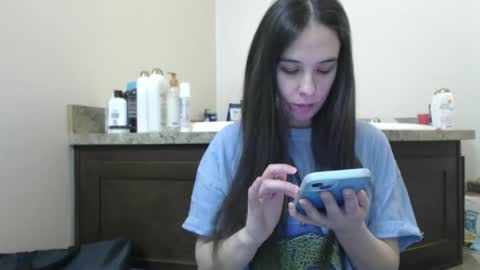 Snapshot of miss_sunshine01 chatting on January 28, 2025, 4:19 pm Bella online show from January 28, 2025, 4:19 pm