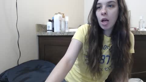 Snapshot of miss_sunshine01 chatting on February 7, 2025, 4:03 pm Bella online show from February 7, 2025, 4:03 pm