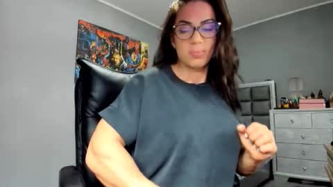 Alesyamuscledoll online show from November 10, 2025, 6:40 pm