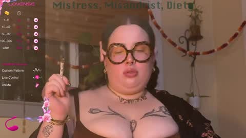 Snapshot of missbika chatting on December 19, 2024, 1:39 am Miss Bika online show from December 19, 2024, 1:39 am