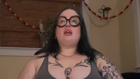 Snapshot of missbika chatting on March 6, 2025, 9:36 am Miss Bika online show from March 6, 2025, 9:36 am