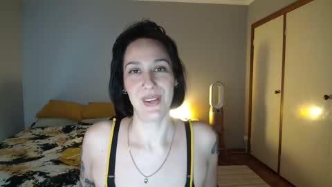 Snapshot of misscarmilla444 chatting on September 30, 2025, 11:32 pm MissCarmilla444 online show from September 30, 2025, 11:32 pm