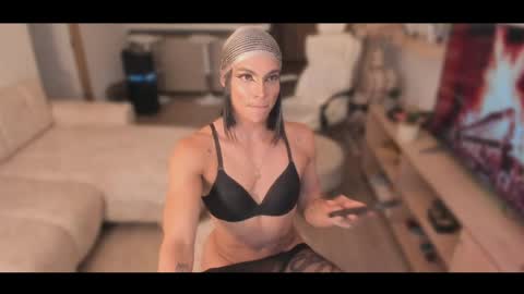 Charlotte independent model online show from April 16, 2026, 9:39 pm