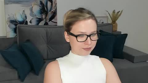 Snapshot of missdariross chatting on January 13, 2025, 5:33 pm Miss Darina Ross online show from January 13, 2025, 5:33 pm