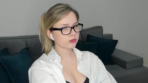 Snapshot of missdariross chatting on February 2, 2025, 2:13 pm Miss Darina Ross online show from February 2, 2025, 2:13 pm