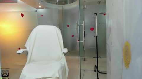 Miss Domina online show from February 9, 2026, 4:05 am