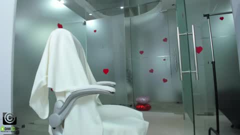 Miss Domina online show from April 1, 2026, 2:56 am