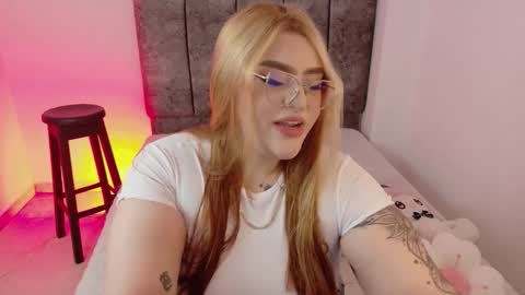 missevans_ online show from December 18, 2025, 2:45 pm