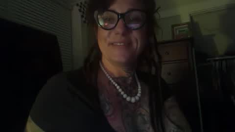 Snapshot of misshoneybadger333 chatting on November 15, 2025, 4:21 am misshoneybadger333 online show from November 15, 2025, 4:21 am