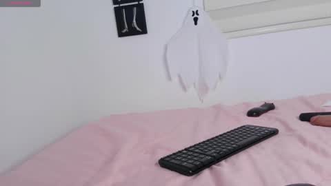 misskatiia online show from October 31, 2025, 10:05 am