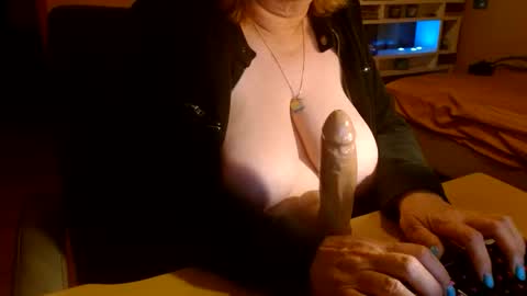 MissKittyFox online show from February 6, 2026, 5:56 am